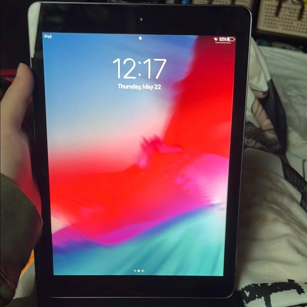 Apple iPad Silver Full-Size Tablet